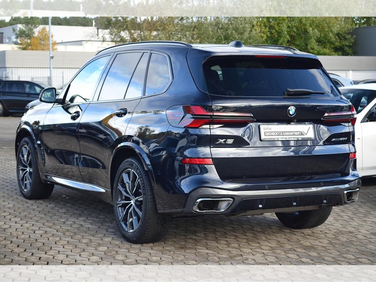 BMW X5 xDrive 30d M-Sport, LiveCptProf, Iconic Glow, Ad.LED, Harm/Kard, AHK, Pano, Soft-Close uvm.