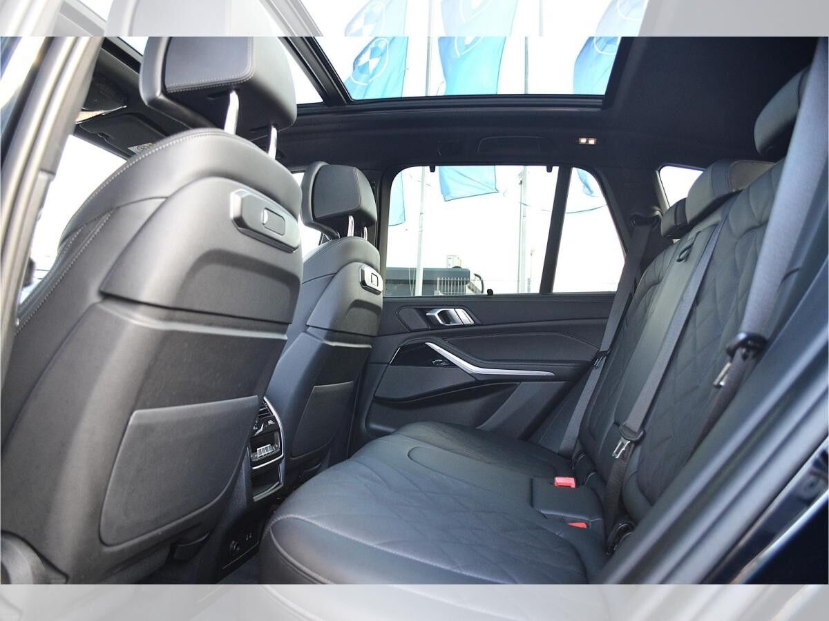 BMW X5 xDrive 30d M-Sport, LiveCptProf, Iconic Glow, Ad.LED, Harm/Kard, AHK, Pano, Soft-Close uvm.