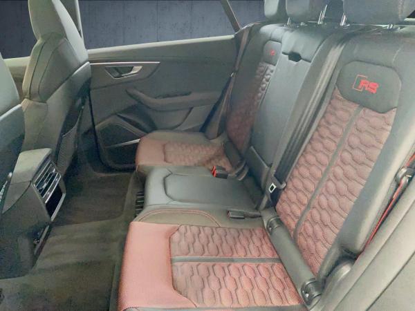 Audi RS Q8 SUV performance tiptr. Vmax305 Laser PANO