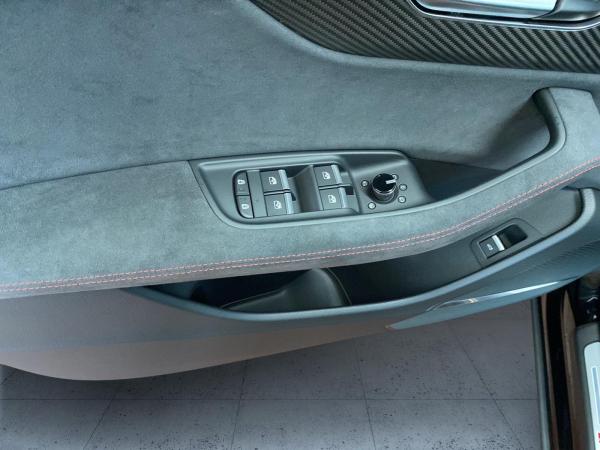 Audi RS Q8 SUV performance tiptr. Vmax305 Laser PANO