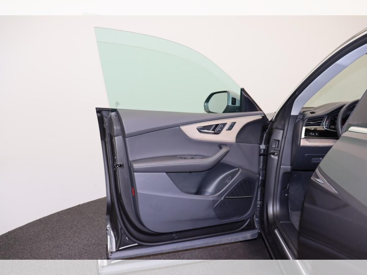 Audi Q8 50 TDI quattro . Matrix B&O HuD ACC