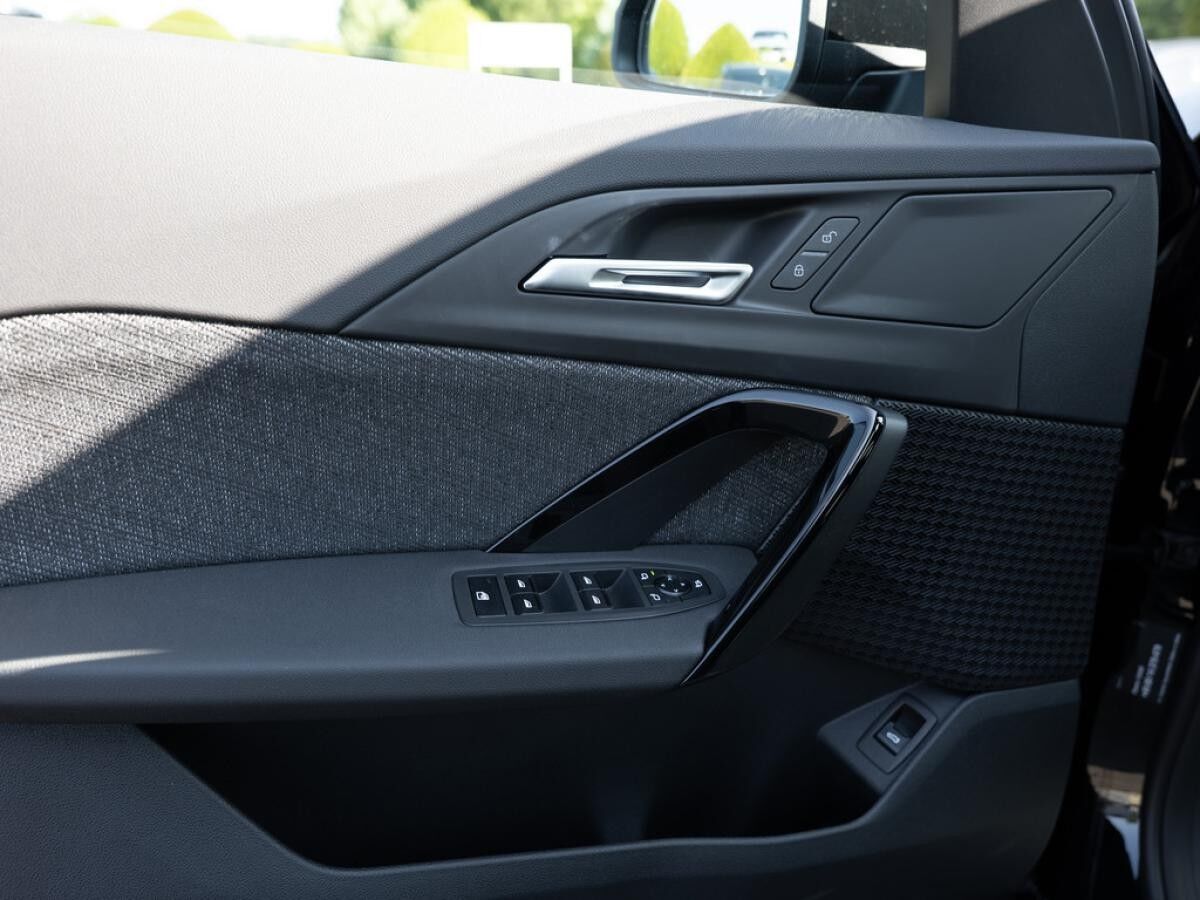 BMW X1 sDrive 18i LED ACC AHK KAMERA *sofort verfügbar"