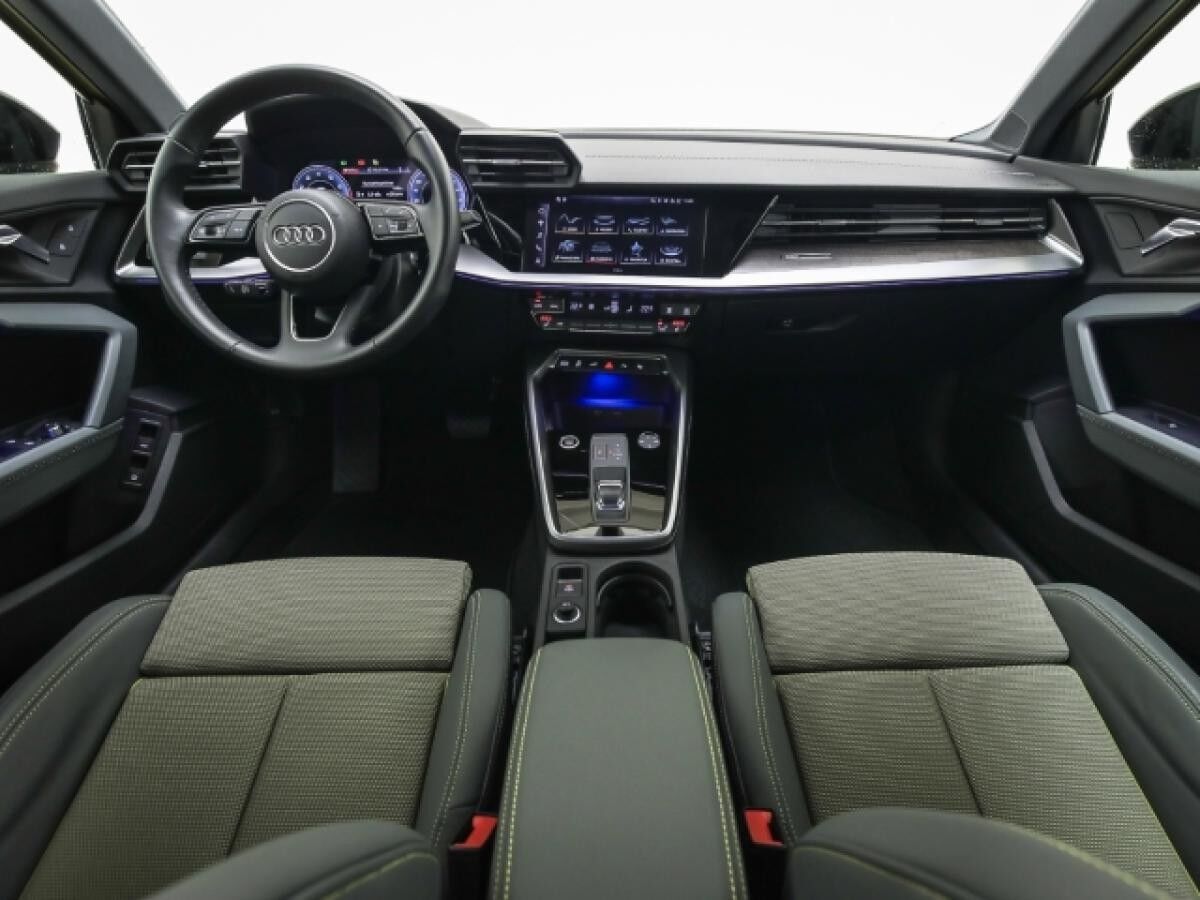 Audi A3 Sportback 45 TFSIe S line HUD AHK Navi Matrix