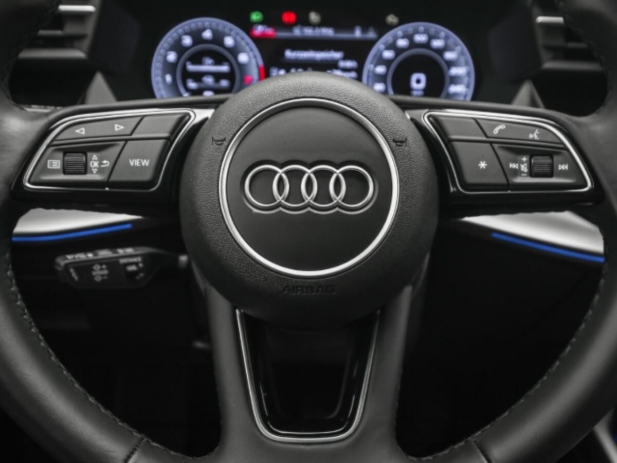 Audi A3 Sportback 45 TFSIe S line HUD AHK Navi Matrix