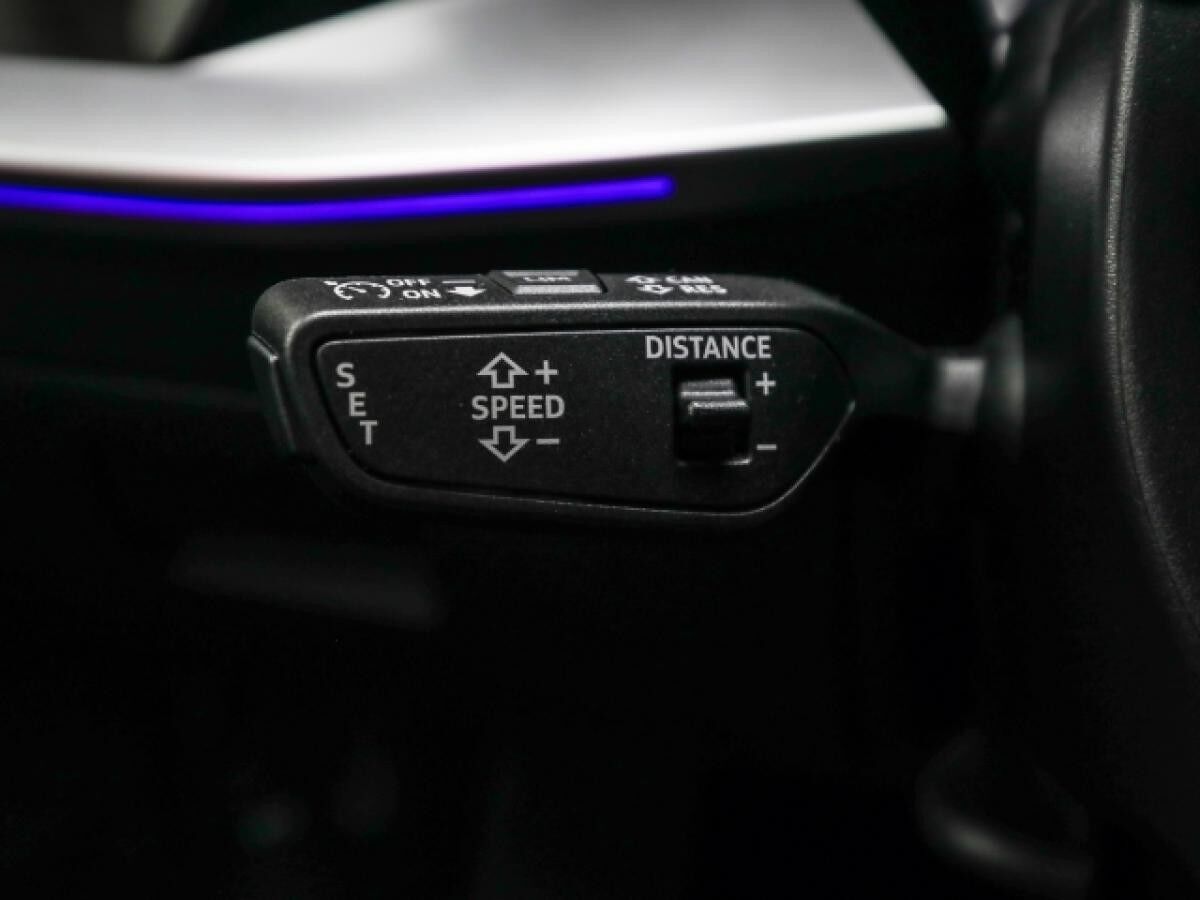 Audi A3 Sportback 45 TFSIe S line HUD AHK Navi Matrix