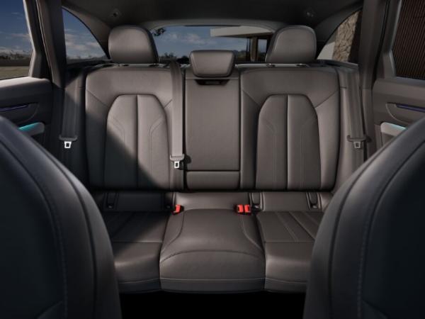 Audi A6 Avant e-hybrid quattro AHK Matrix Memory