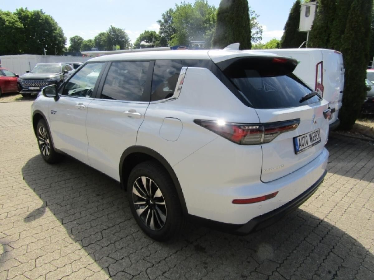 Mitsubishi Outlander Plug-in Hybrid 2.4 Plus MIVEC NAVI LED RFK ACC GRA LKHZ
