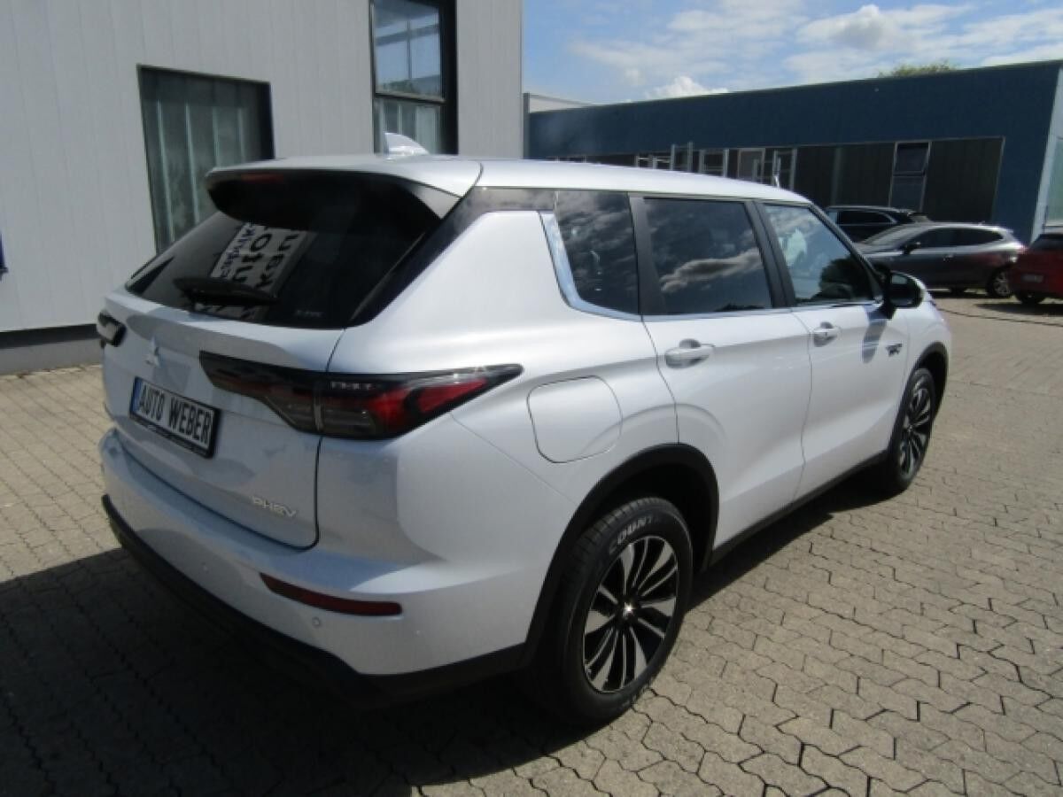 Mitsubishi Outlander Plug-in Hybrid 2.4 Plus MIVEC NAVI LED RFK ACC GRA LKHZ