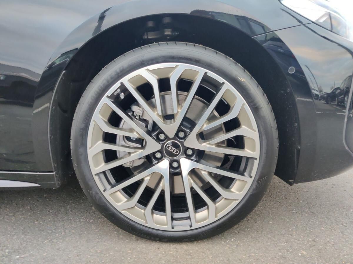 Audi A5 Avant e-hybrid quattro S tronic Audi A5 Avant e-hybrid quattro S tronic