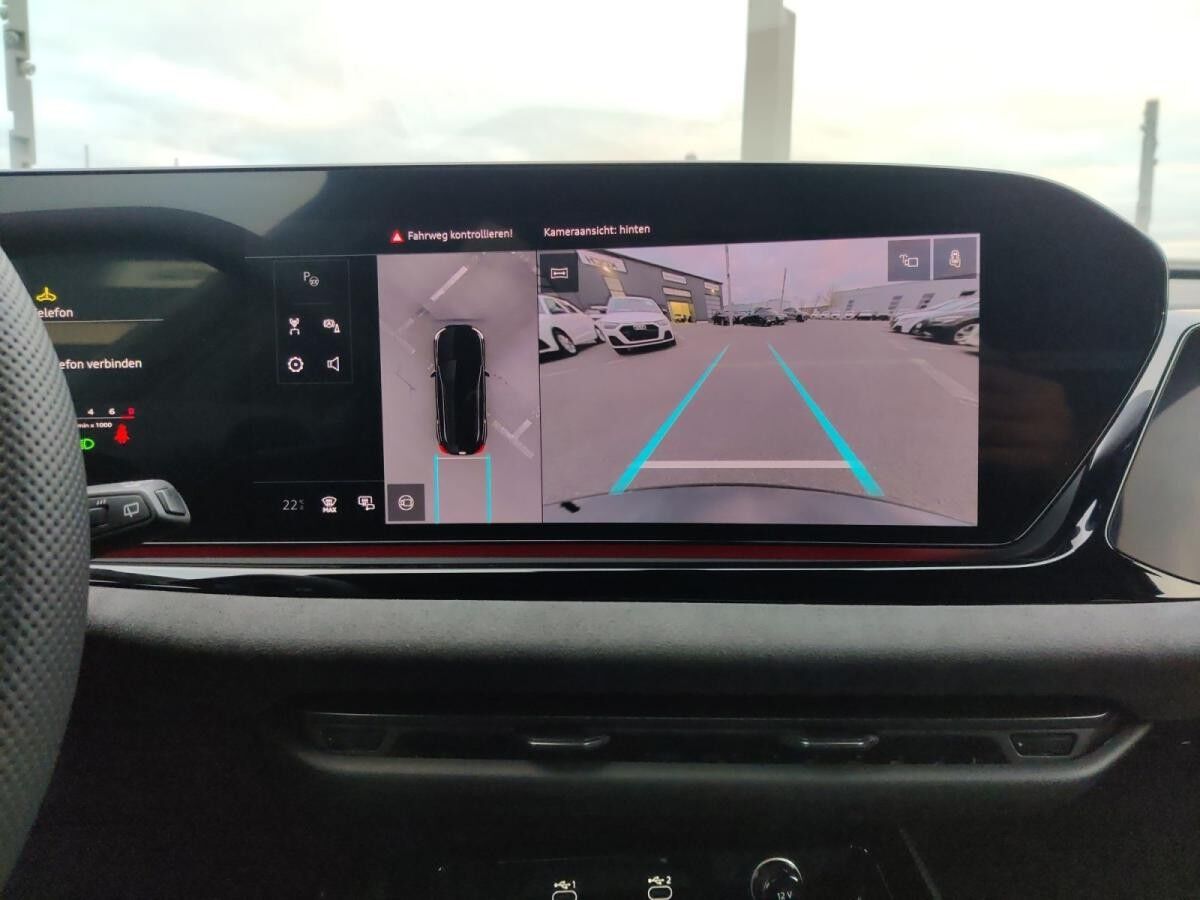 Audi A5 Avant e-hybrid quattro S tronic Audi A5 Avant e-hybrid quattro S tronic