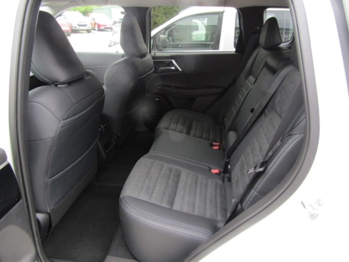 Mitsubishi Outlander Plug-in Hybrid 2.4 PHEV Intro Edition NAVI LED SHZ ACC PDC RFK