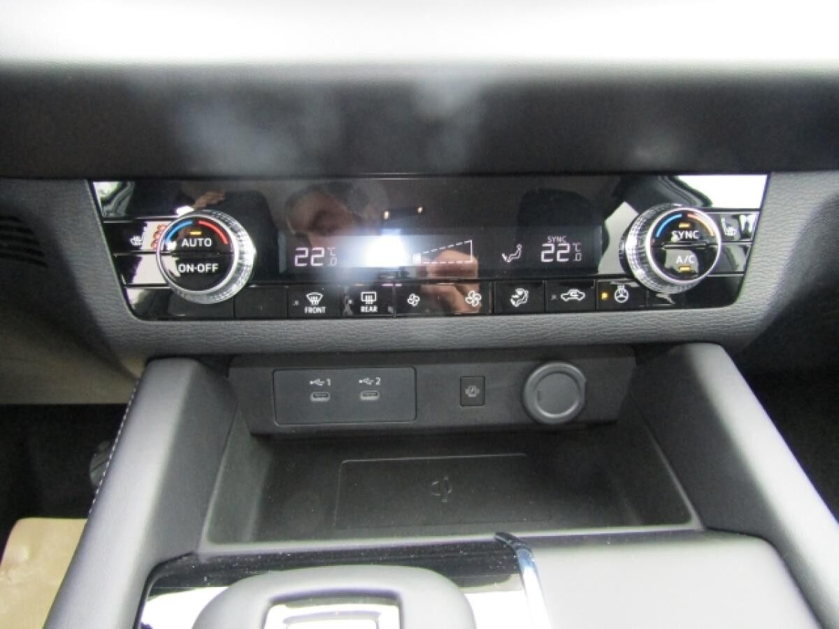 Mitsubishi Outlander Plug-in Hybrid 2.4 PHEV Intro Edition NAVI LED SHZ ACC PDC RFK