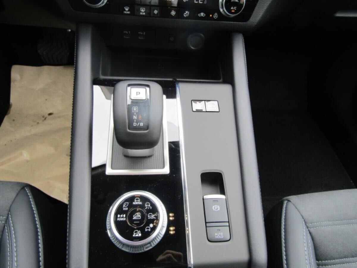 Mitsubishi Outlander Plug-in Hybrid 2.4 PHEV Intro Edition NAVI LED SHZ ACC PDC RFK