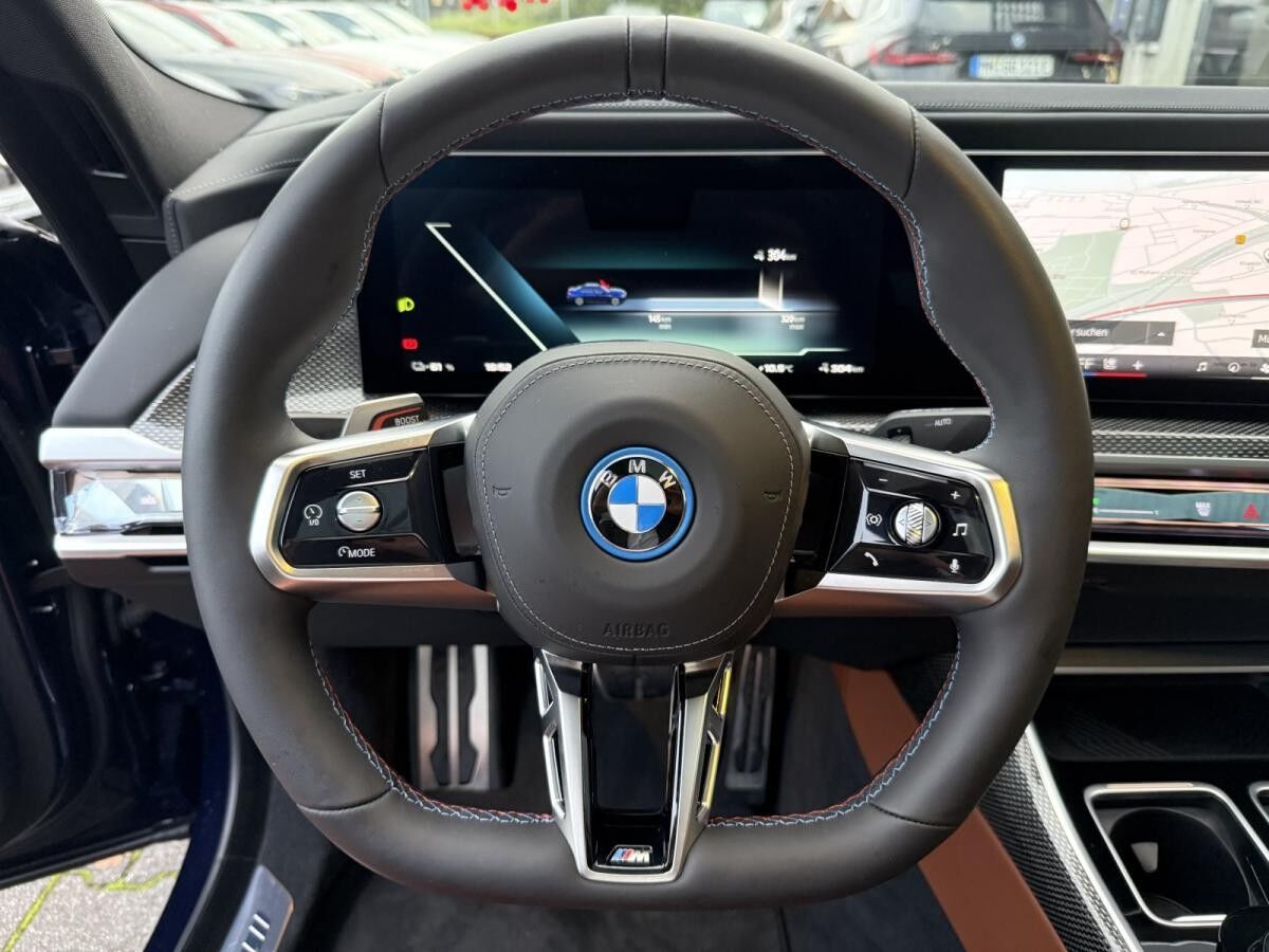 BMW i7 M70 xDrive //Automatiktüren B&W UPE Euro 217.640,- inkl.