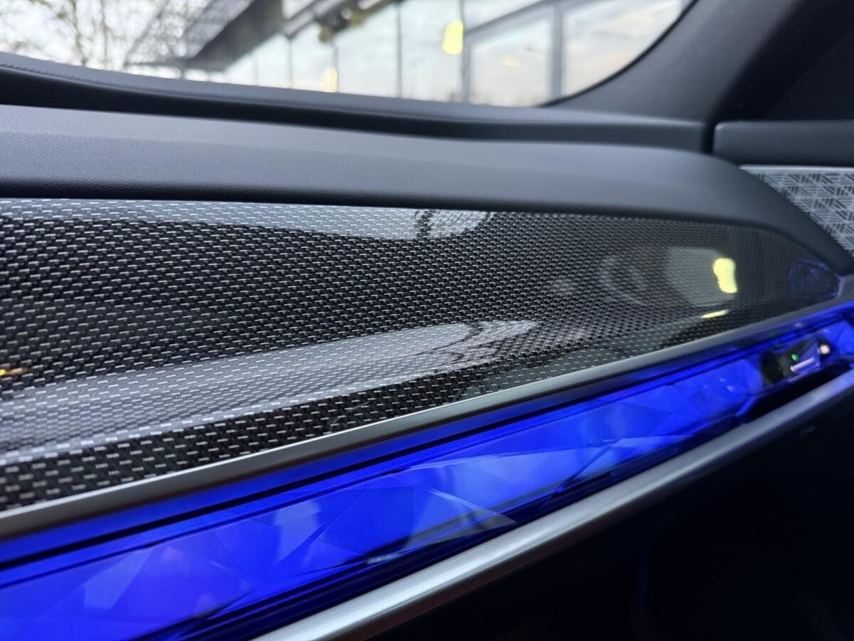 BMW i7 M70 xDrive //Automatiktüren B&W UPE Euro 217.640,- inkl.