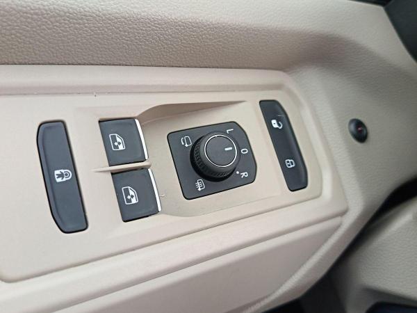 Volkswagen Multivan 2.0 TDI DSG+AHK📌+NAVI-PRO📌+19"+el.SCHIEBETÜR📌+HECKKLAPPE+KAMERA📌+TISCH