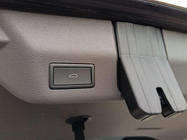 Volkswagen Multivan 2.0 TDI DSG+AHK📌+NAVI-PRO📌+19"+el.SCHIEBETÜR📌+HECKKLAPPE+KAMERA📌+TISCH