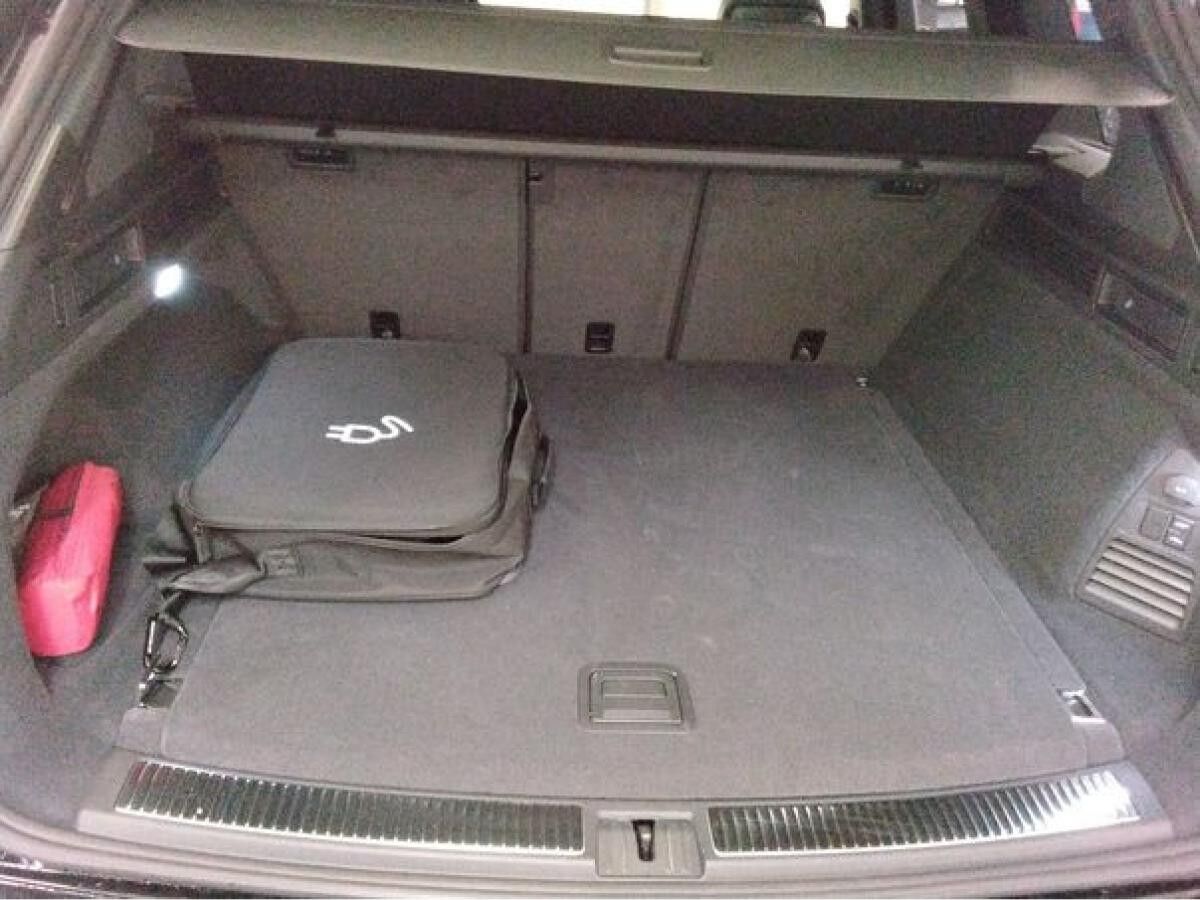 Volkswagen Touareg R 3.0 TSI eHybrid Volkswagen Touareg R 3.0 TSI eHybrid