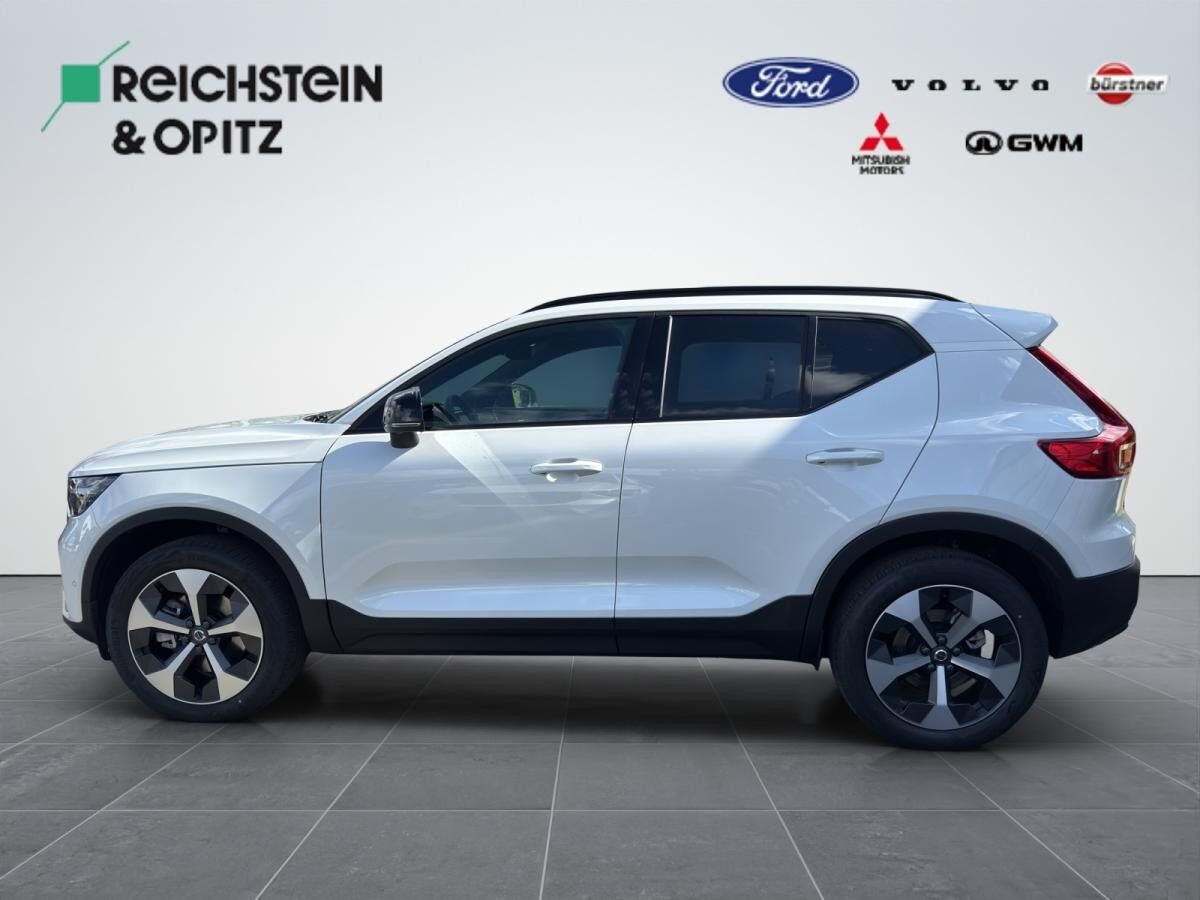 Volvo XC40 Plus Dark B3 2025