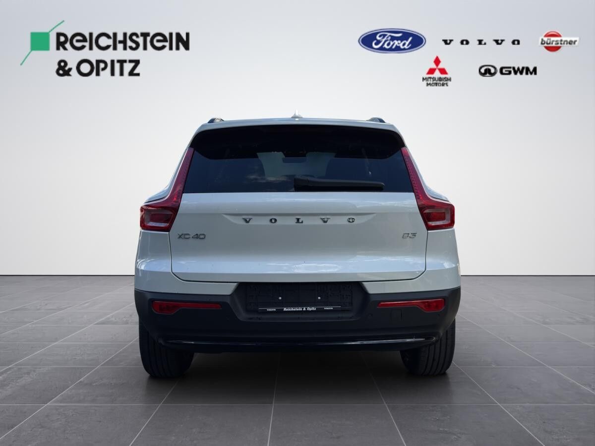 Volvo XC40 Plus Dark B3 2025