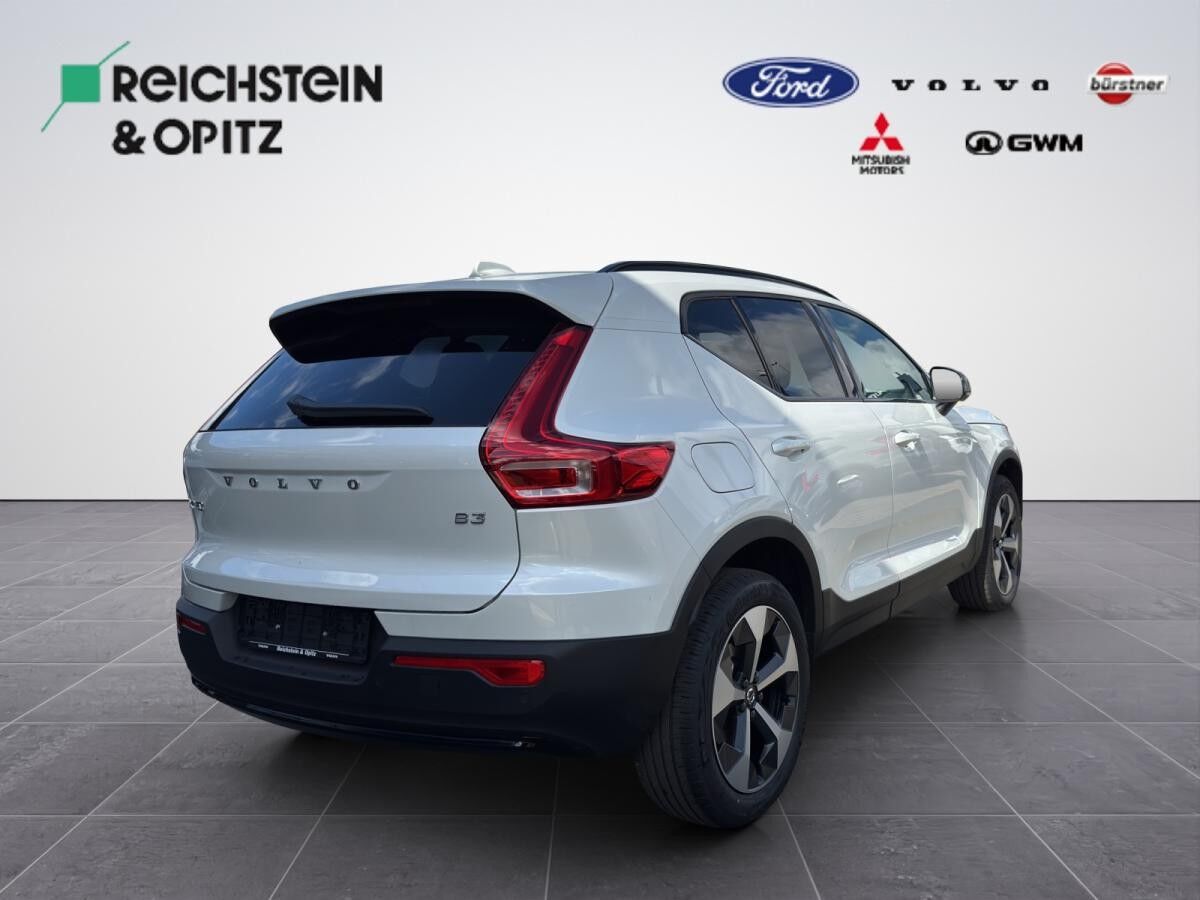 Volvo XC40 Plus Dark B3 2025