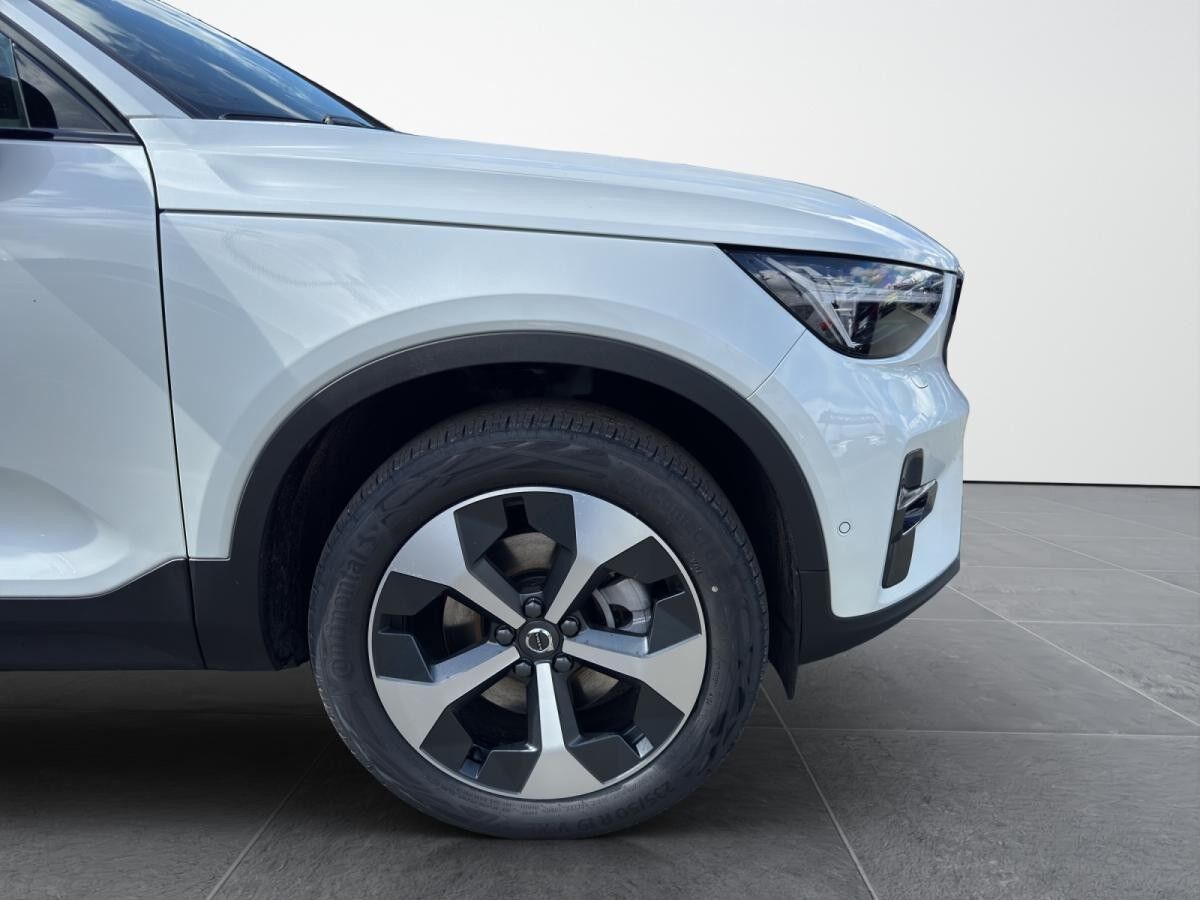 Volvo XC40 Plus Dark B3 2025