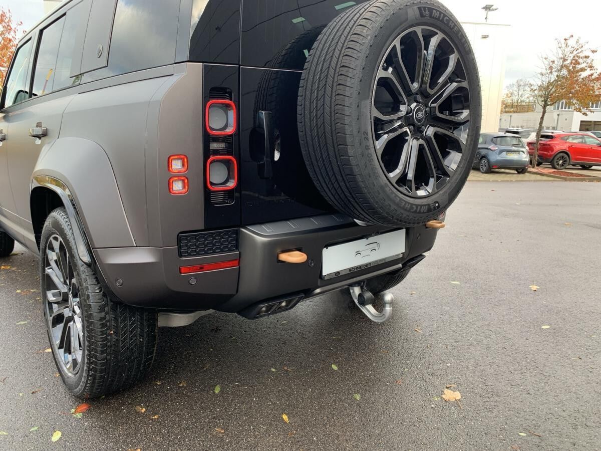 Land Rover Defender 110 P635 OCTA
