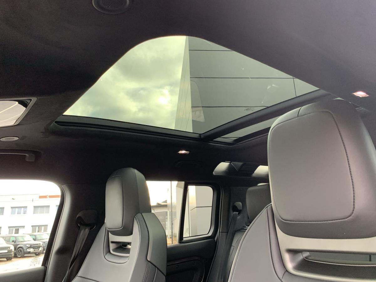 Land Rover Defender 110 P635 OCTA