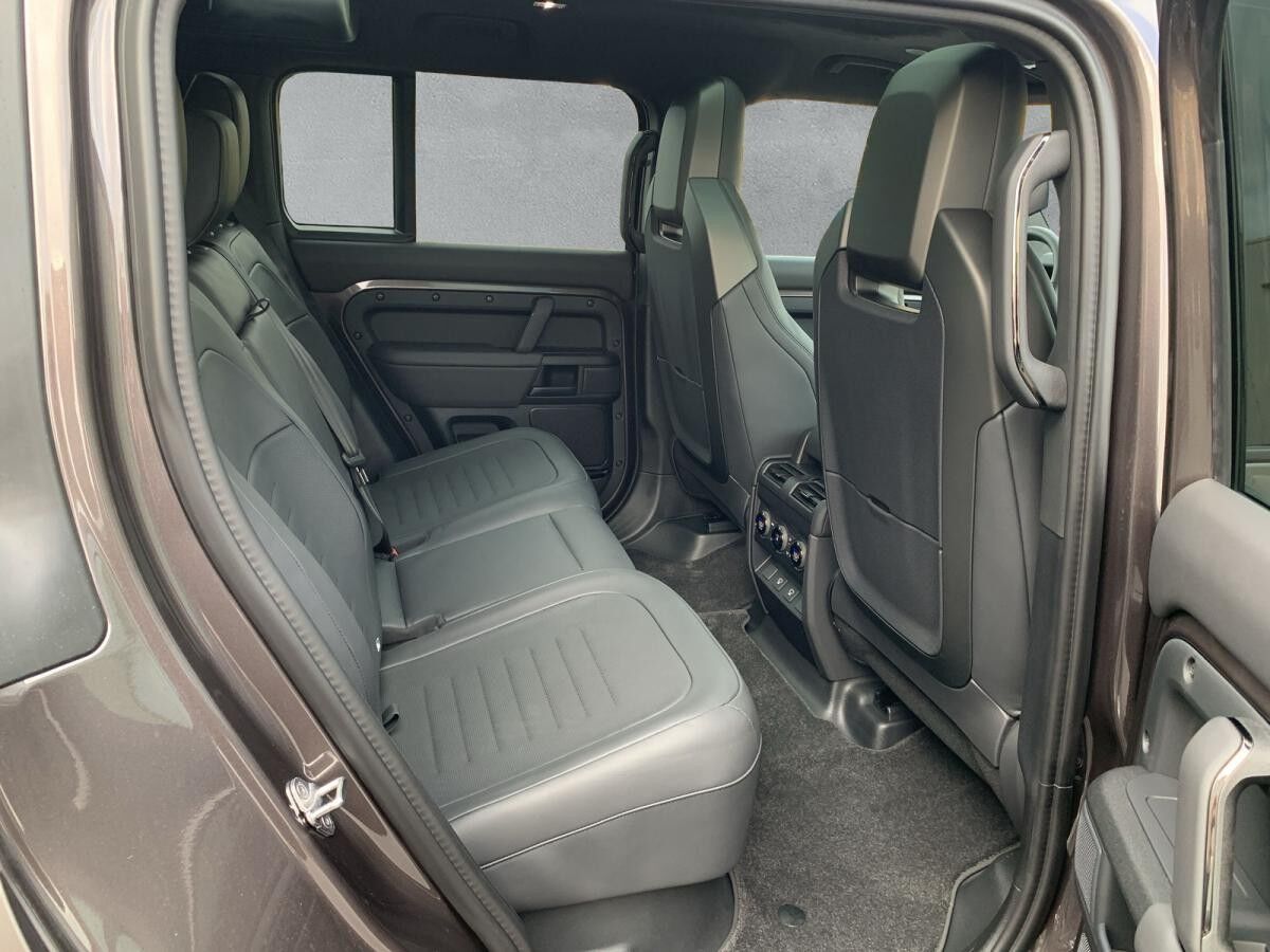 Land Rover Defender 110 P635 OCTA