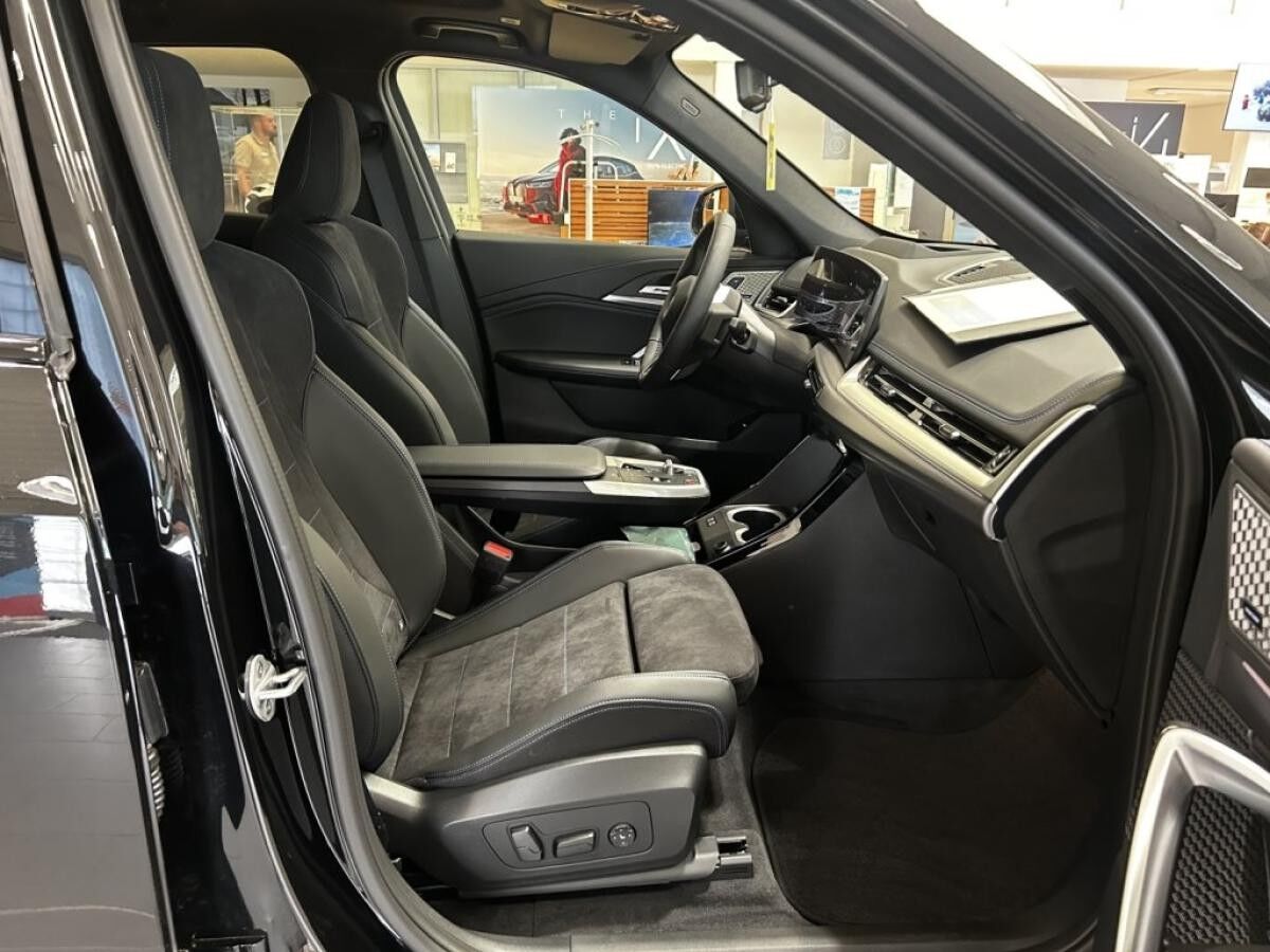 BMW iX1 Sofort Verfügbar - 0,25% Versteuerung - AHK - Driving Assistant Plus