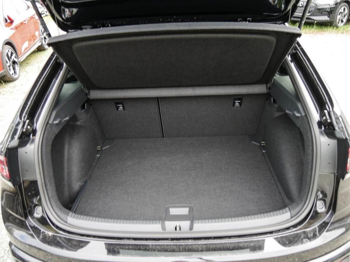 Volkswagen Taigo R-Line 1,5 l TSI DSG Pano,AHK,NAVI Lagerwagen !