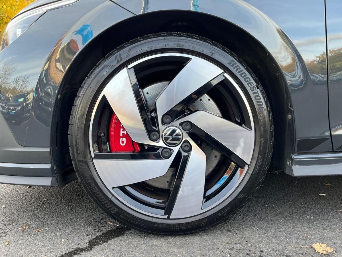 Volkswagen Golf GTI Clubsport VIII 2.0 TSI DSG / Navi, LED+