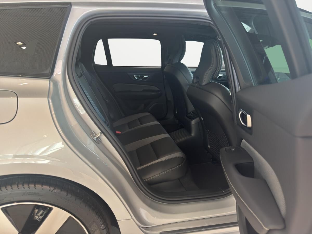 Volvo V60 Plus Dark 2025 T6 AWD