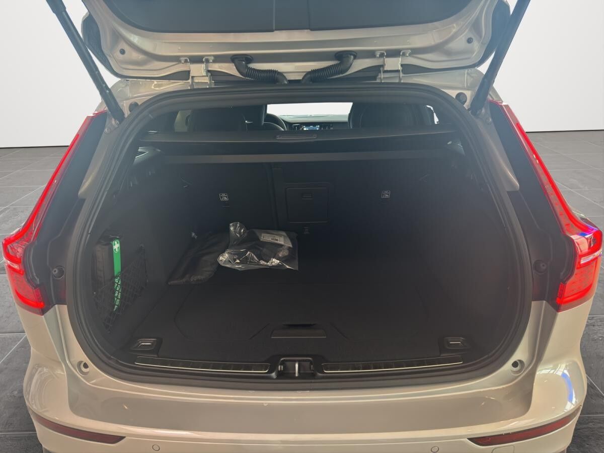 Volvo V60 Plus Dark 2025 T6 AWD