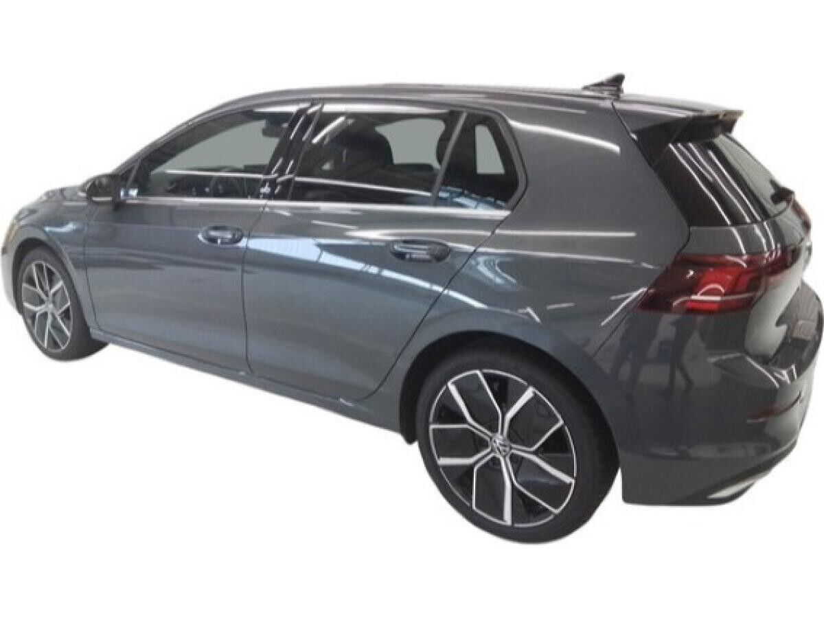 Volkswagen Golf VIII 1.5 eTSI DSG Navi LEDPlus DCC DAB+ FrontAssist