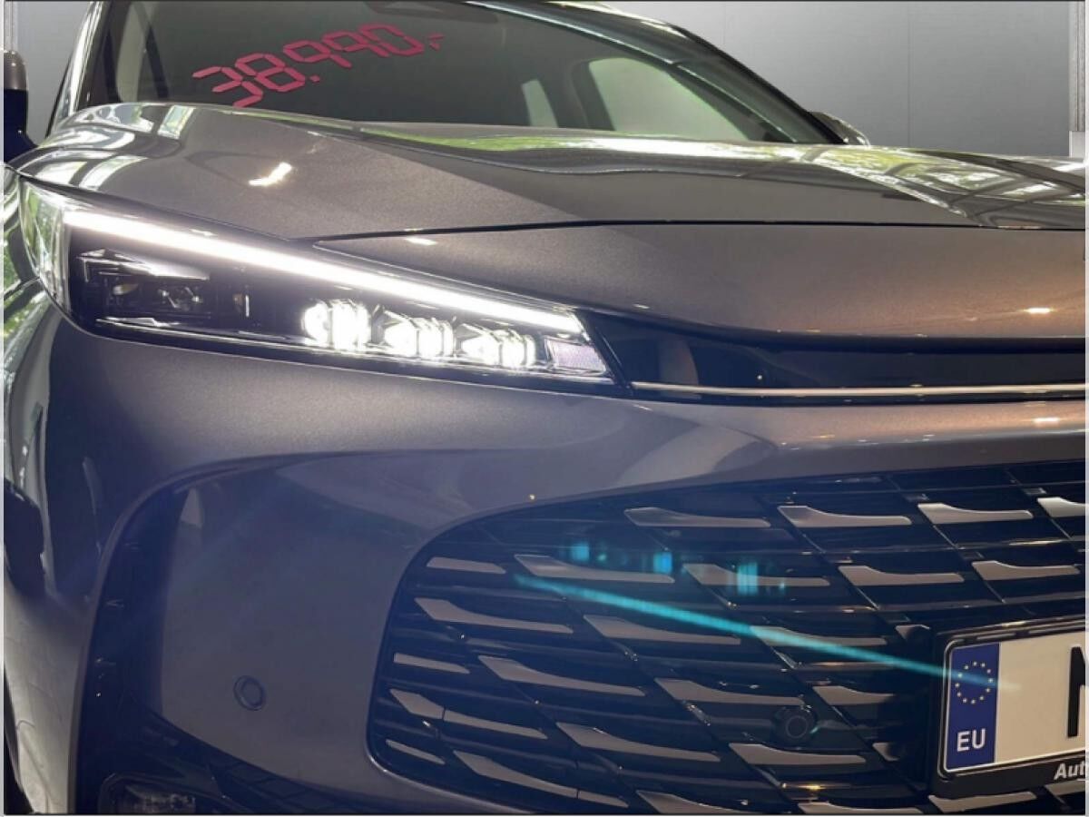 MG EHS Luxury Plug-In-Hybrid