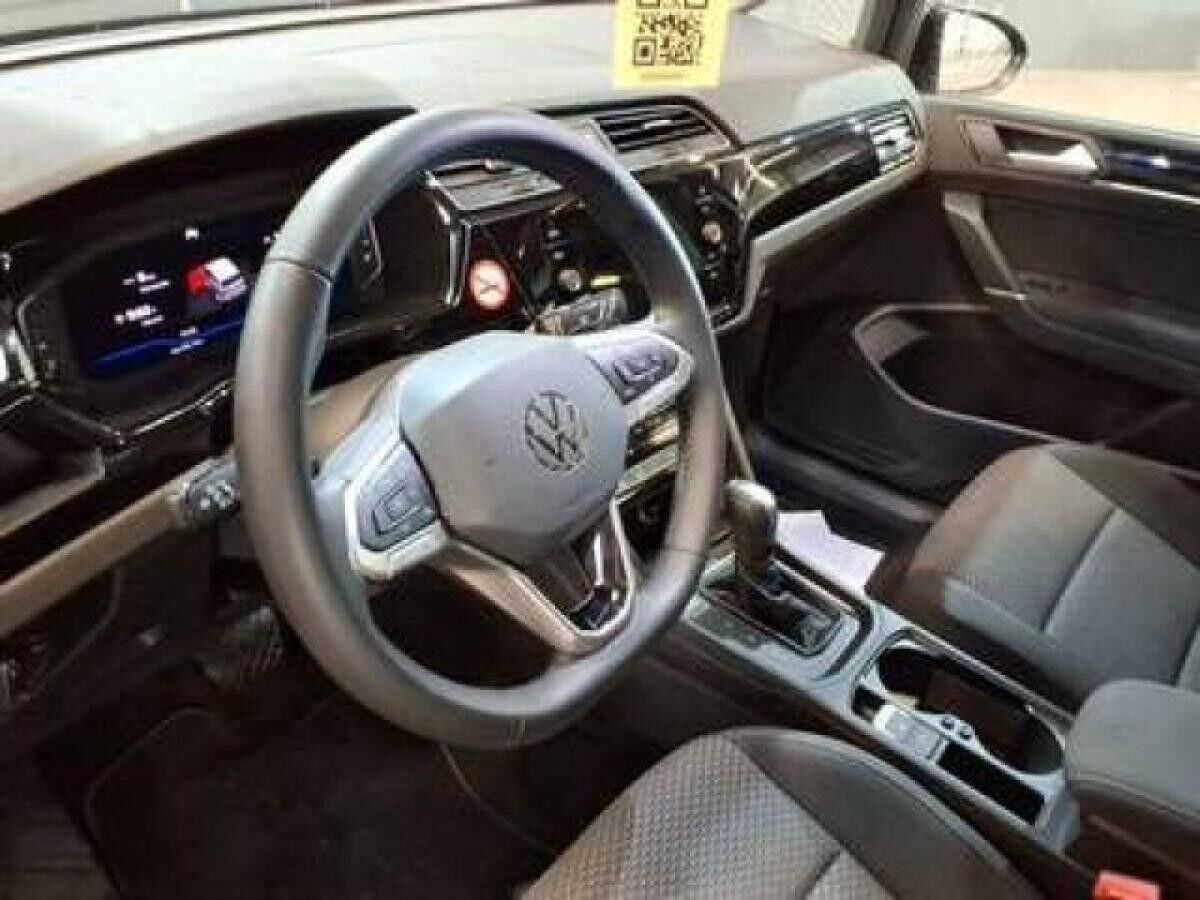 Volkswagen Touran 1.5 TSI Comfortline DSG R -Line , Sportfahrwerk, Frontscheibe beheizt .