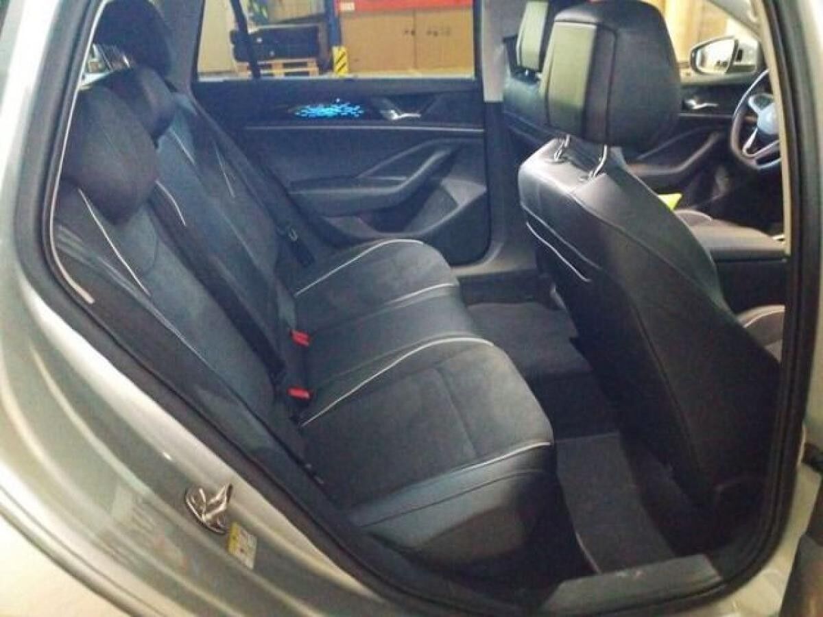 Volkswagen Passat Variant 1.5 eTSI Business DSG *Area View*