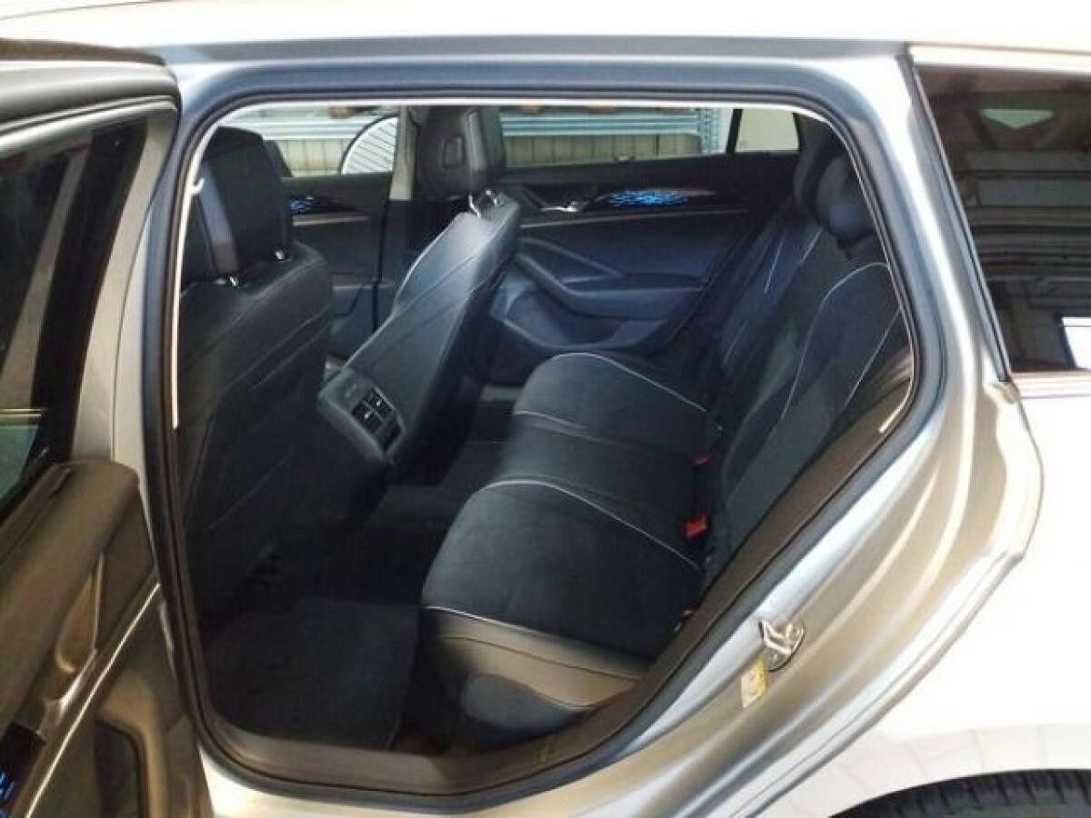 Volkswagen Passat Variant 1.5 eTSI Business DSG *Area View*