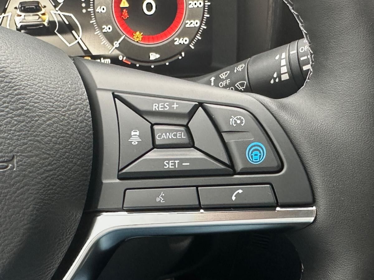 Nissan Juke TEKNA 1.6 HYBRID 4AMT Winterkompletträder