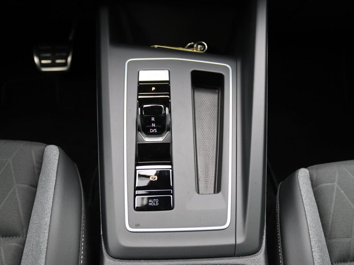 Volkswagen Golf VIII Goal 1.5 eTSI DSG / App, LED, ACC, SHZ