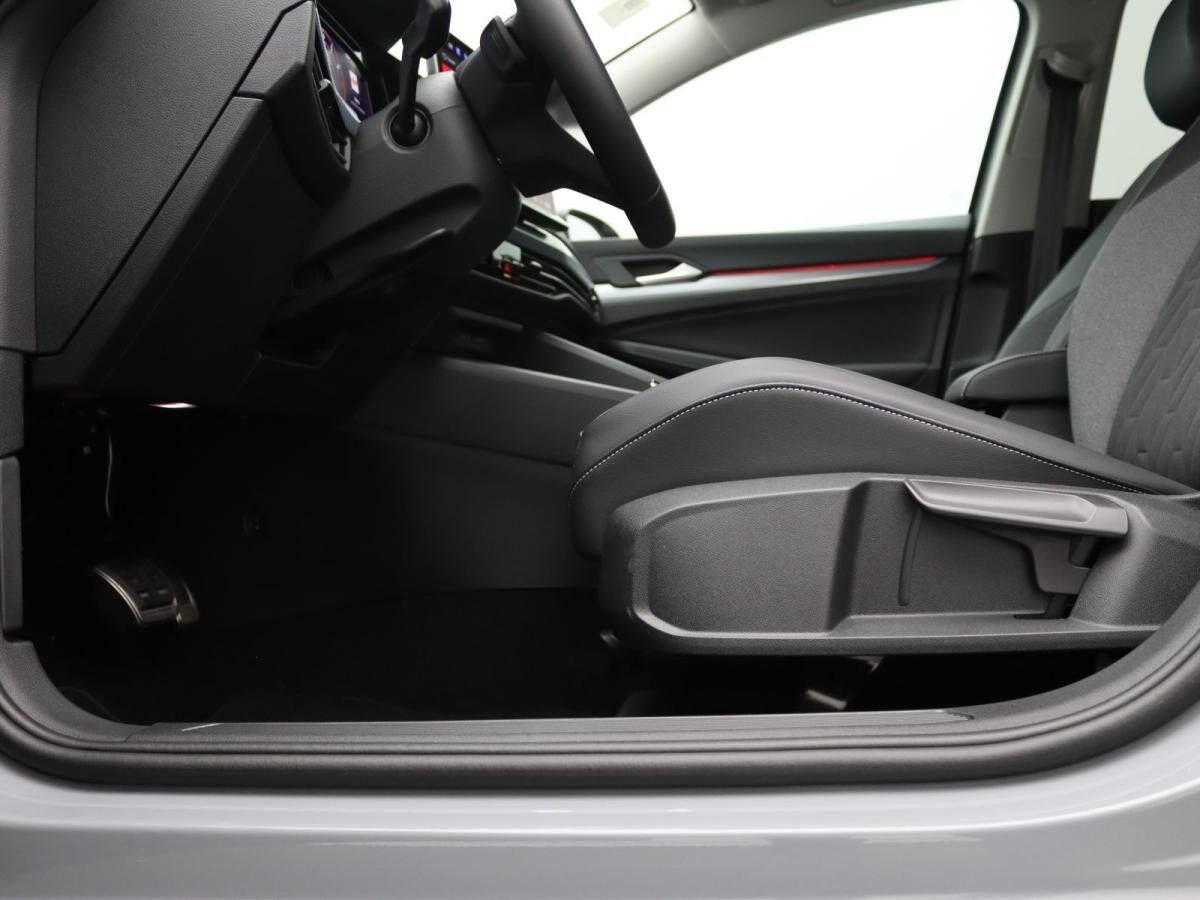 Volkswagen Golf VIII Goal 1.5 eTSI DSG / App, LED, ACC, SHZ