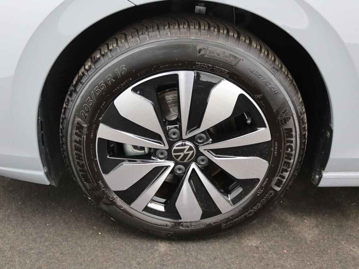 Volkswagen Golf VIII Goal 1.5 eTSI DSG / App, LED, ACC, SHZ