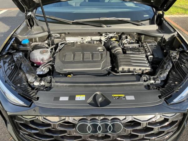 Audi Q3 SUV TDI S tronic KLIMA LED NAVI ALU Audi Q3 SUV TDI S tronic KLIMA LED NAVI ALU