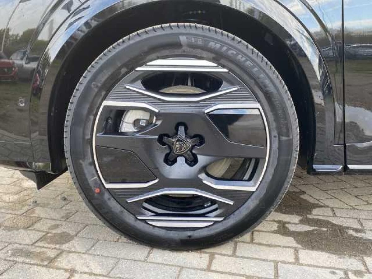 Peugeot 3008 E- Launch Edition +AWD++Sondermodell+