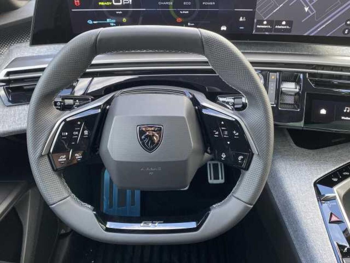 Peugeot 3008 E- Launch Edition +AWD++Sondermodell+