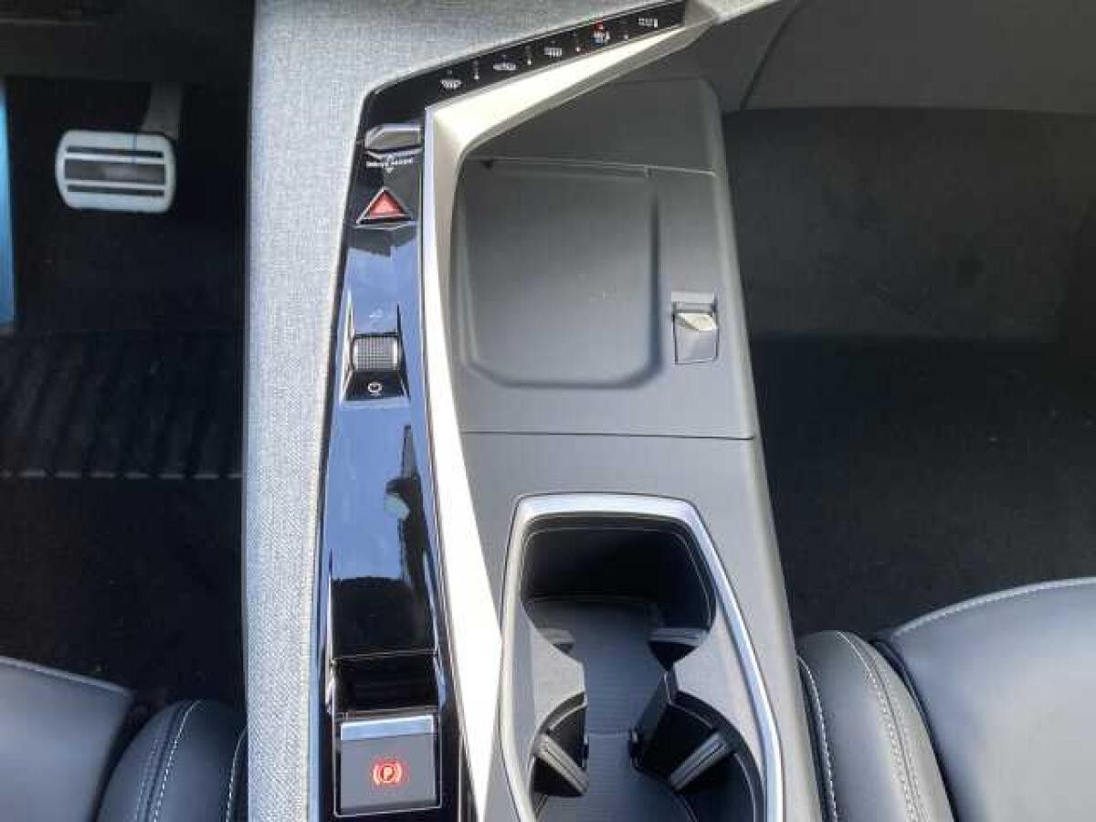 Peugeot 3008 E- Launch Edition +AWD++Sondermodell+