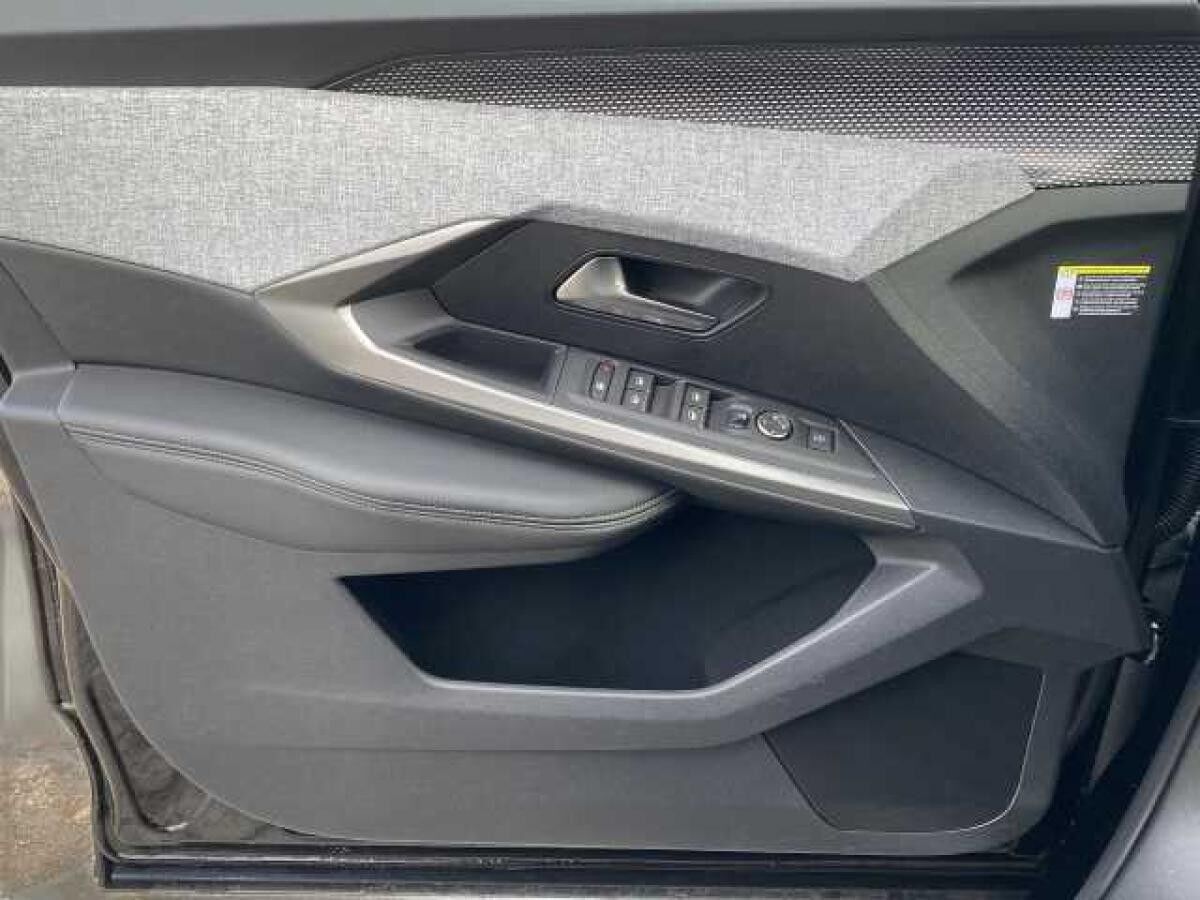 Peugeot 3008 E- Launch Edition +AWD++Sondermodell+