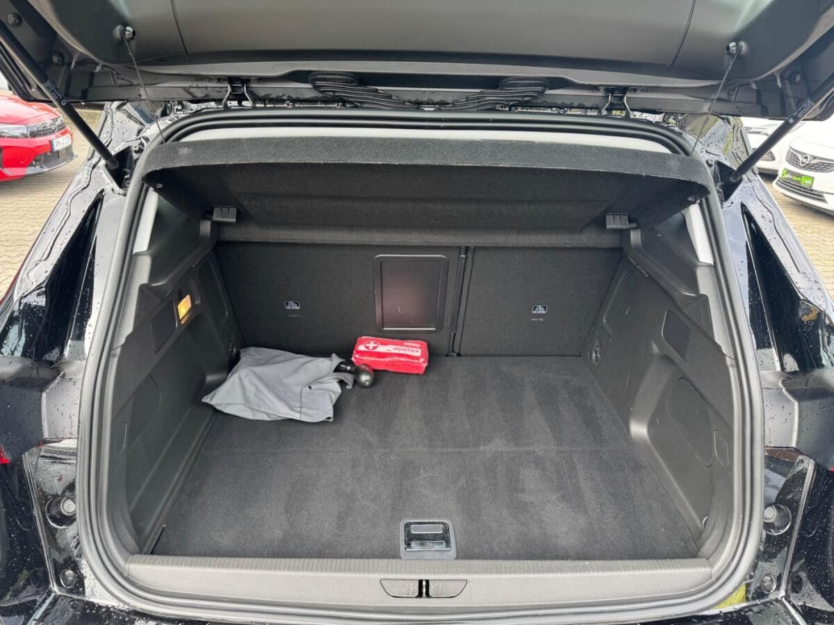 Opel Grandland 1.6 Turbo ACC+AHK+LED+Navi+SHZ+2xKlima