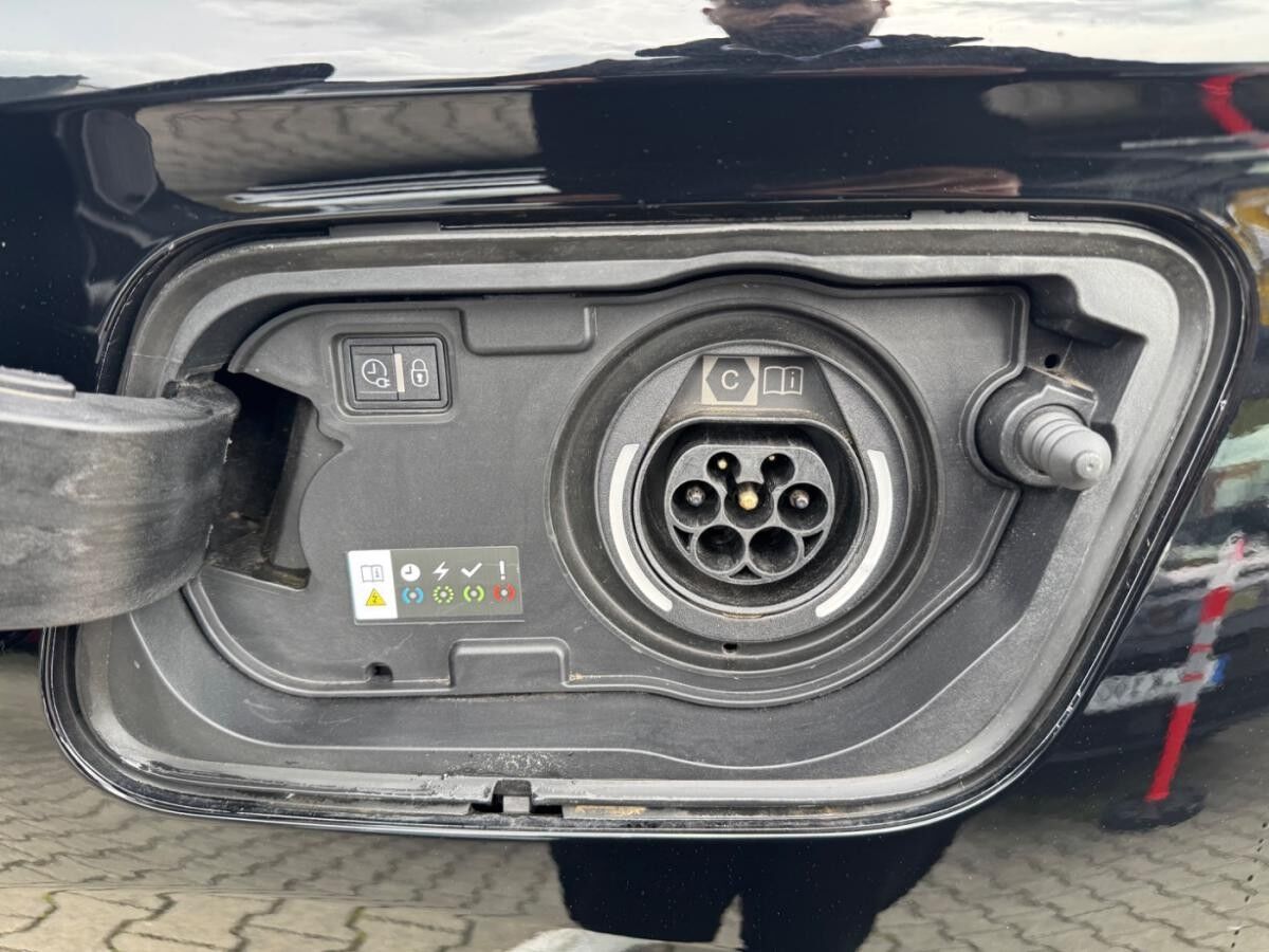 Opel Grandland 1.6 Turbo ACC+AHK+LED+Navi+SHZ+2xKlima